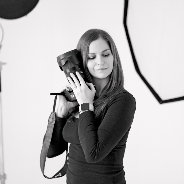 Photographer Barbara Setler-Rózsa